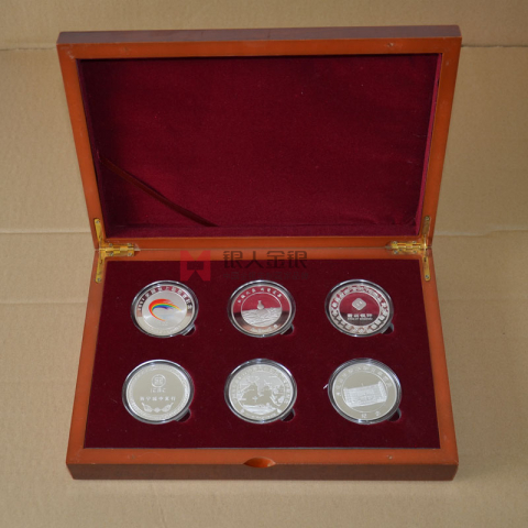 東莞某企業定制銀幣套裝禮盒贈品